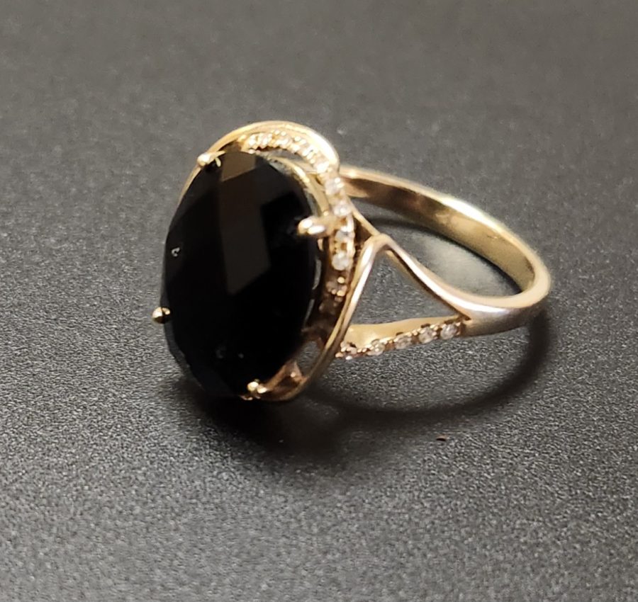14K Yellow Gold 6.9Tw Onyx Ring with .12Tw Round Diamonds
