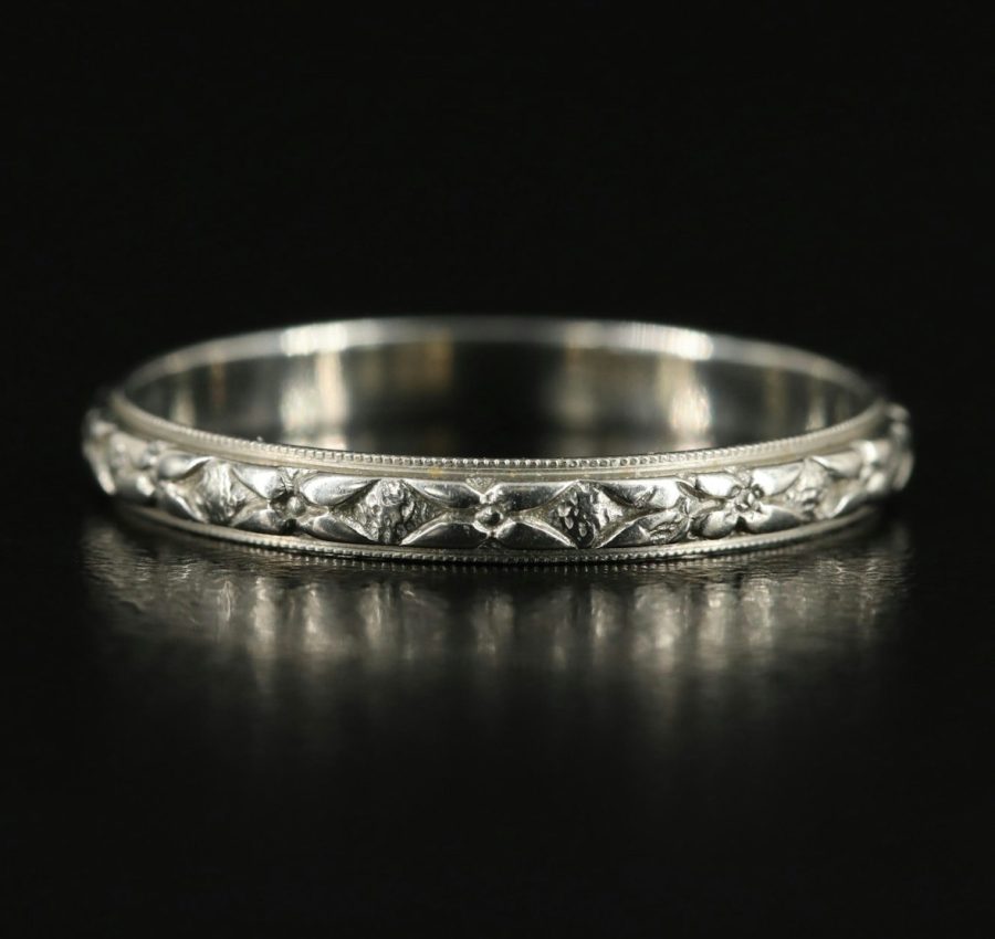 Vintage 18k white gold engraved Belais band