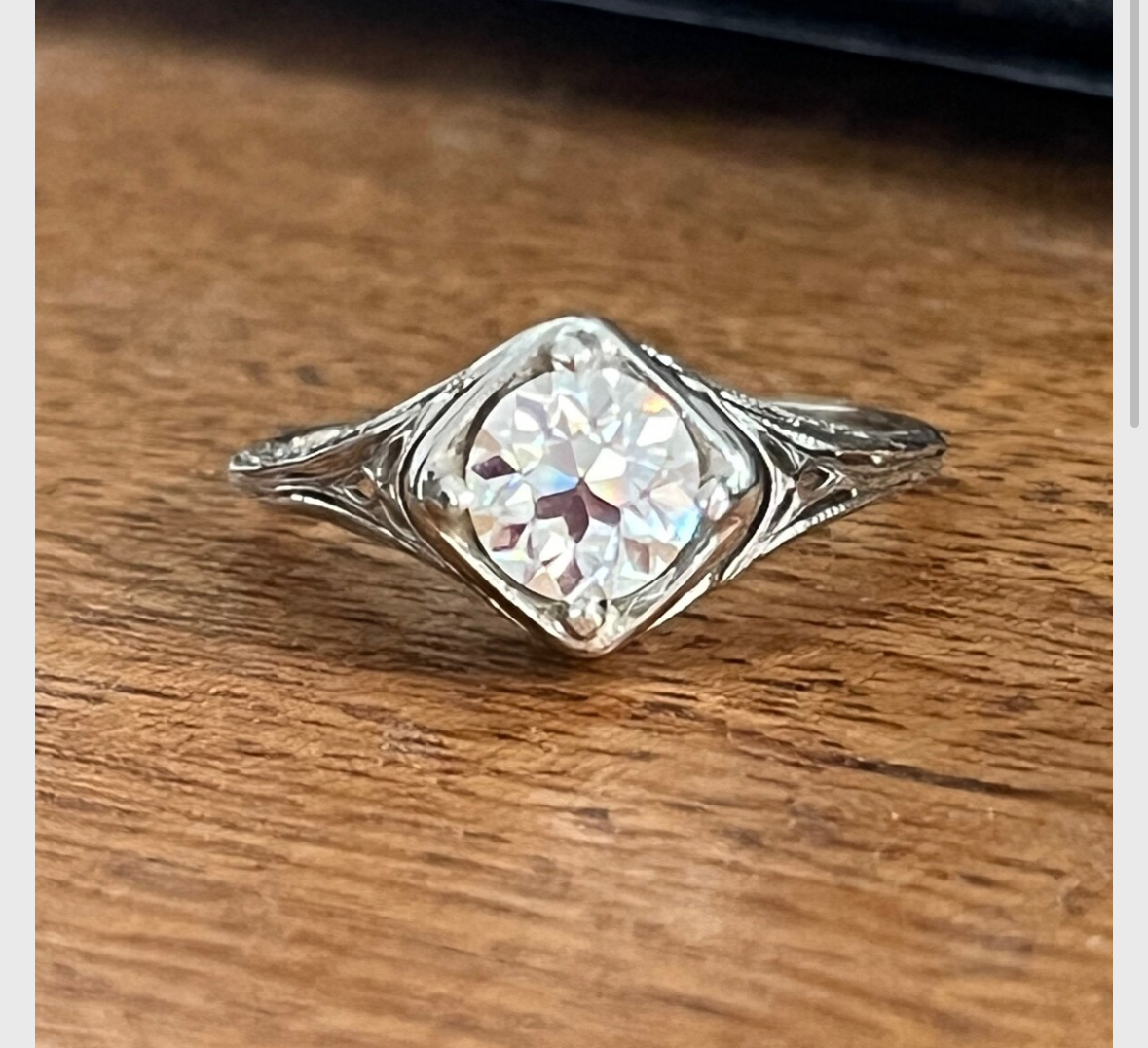 18k vintage setting with 6mm OEC moissanite center