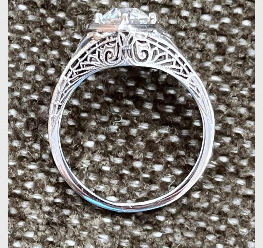 18k vintage setting with 6mm OEC moissanite center