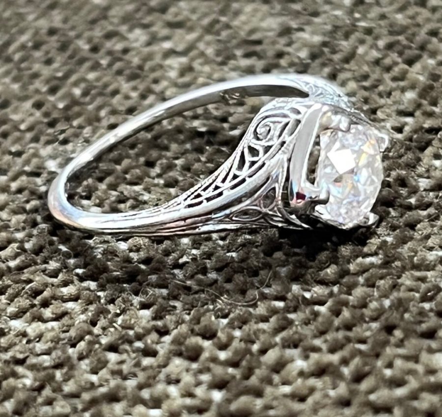 18k vintage setting with 6mm OEC moissanite center