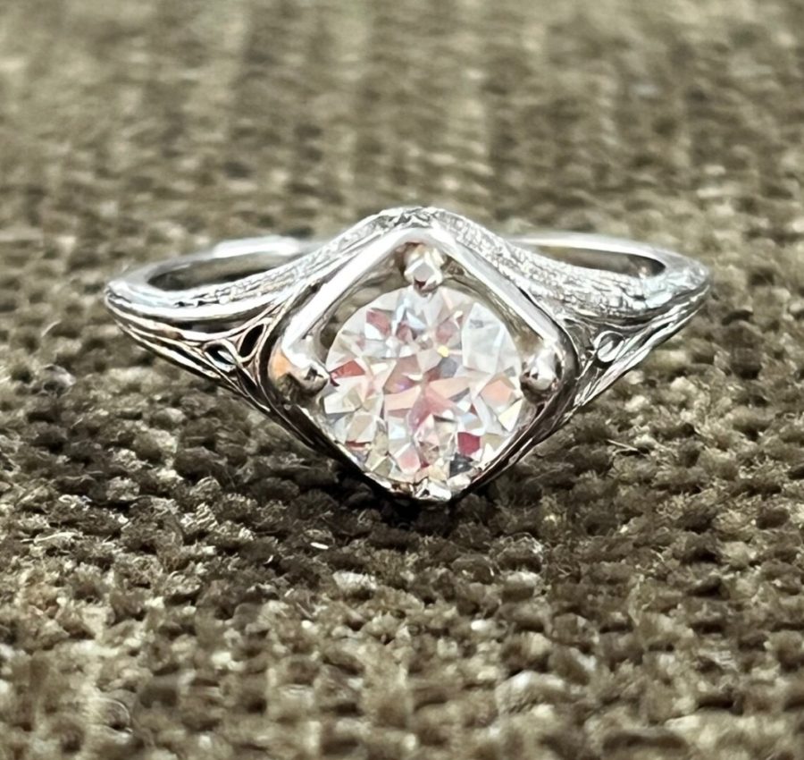 18k vintage setting with 6mm OEC moissanite center