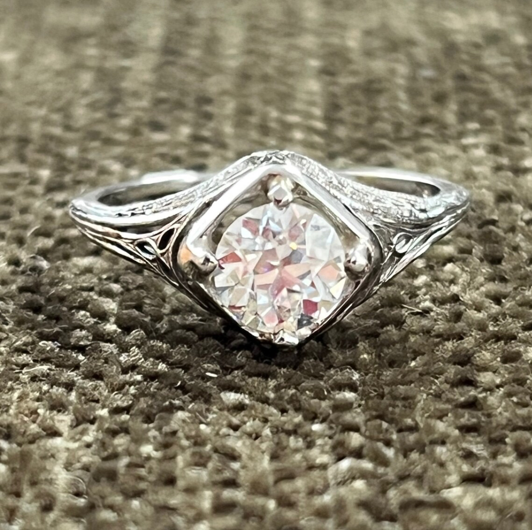 18k vintage setting with 6mm OEC moissanite center