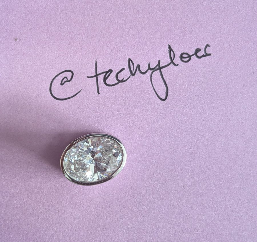 2.97 E VS2 oval lab diamond in bezel white gold pendant