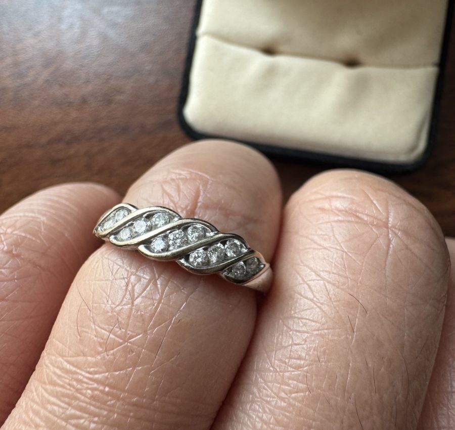 Vintage People’s ring, 13 natural diamonds