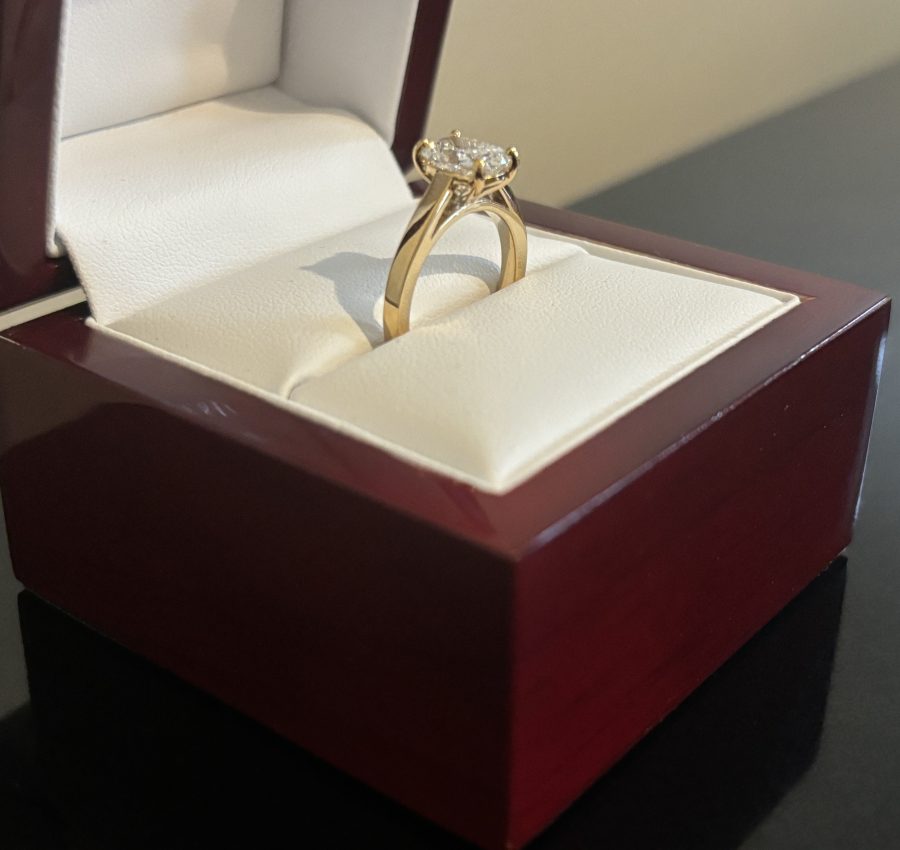 Diamond Ring – 14 kt gold and 1.35 carat diamond